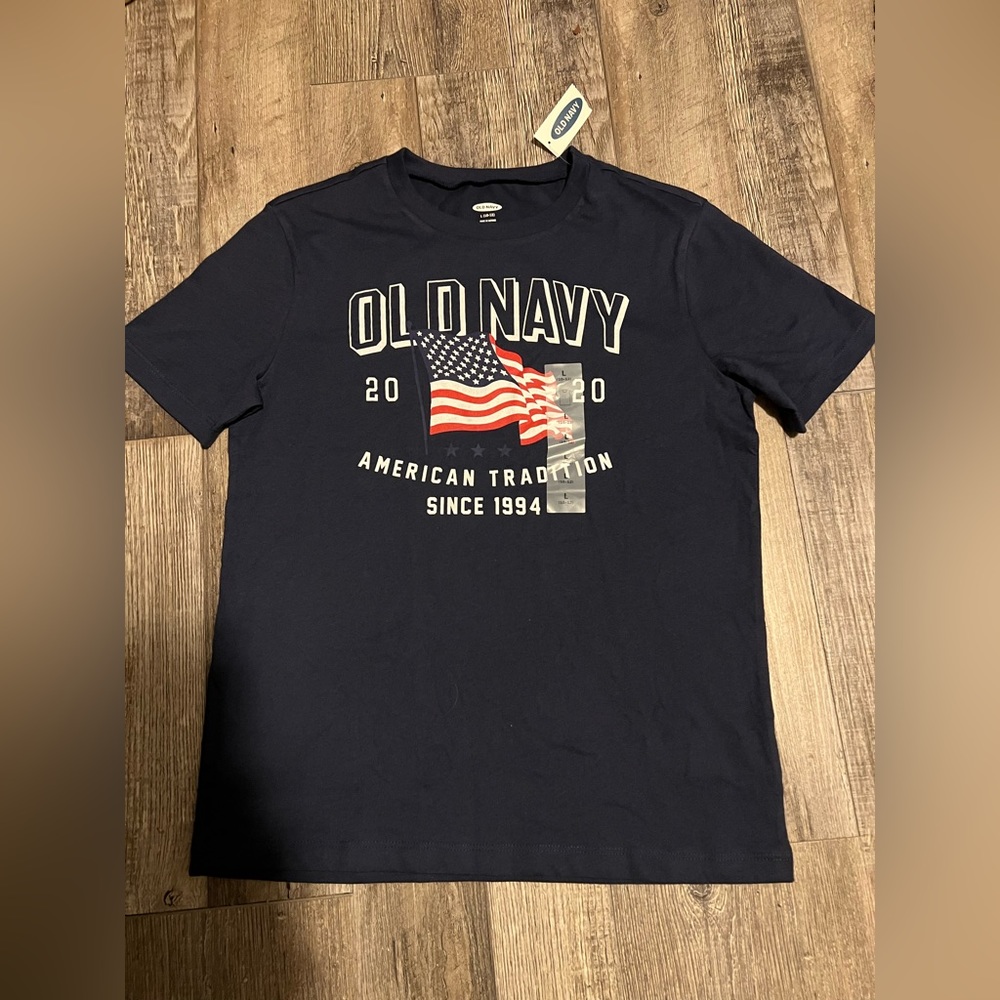 Boys navy blue Old Navy patriotic T-shirt in size extra large